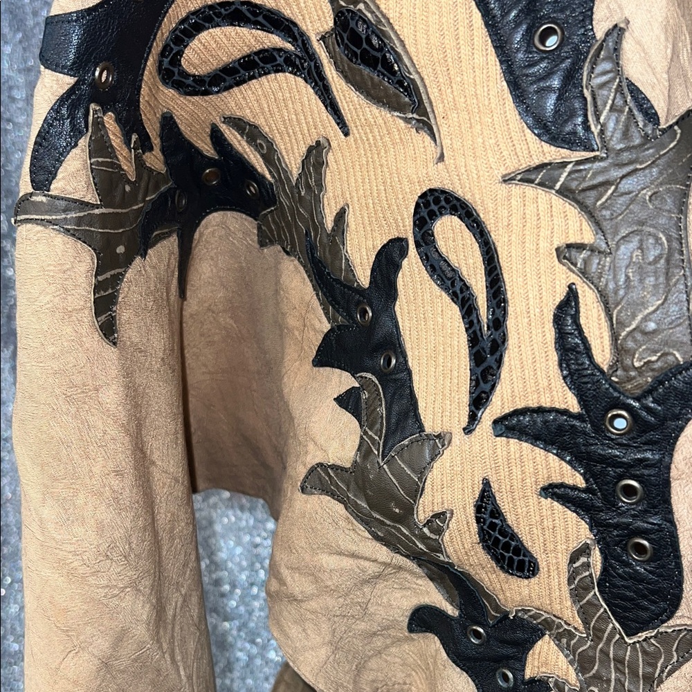 VINTAGE Cache Tan Skirt Set with Black Accents - Picture 5 of 13
